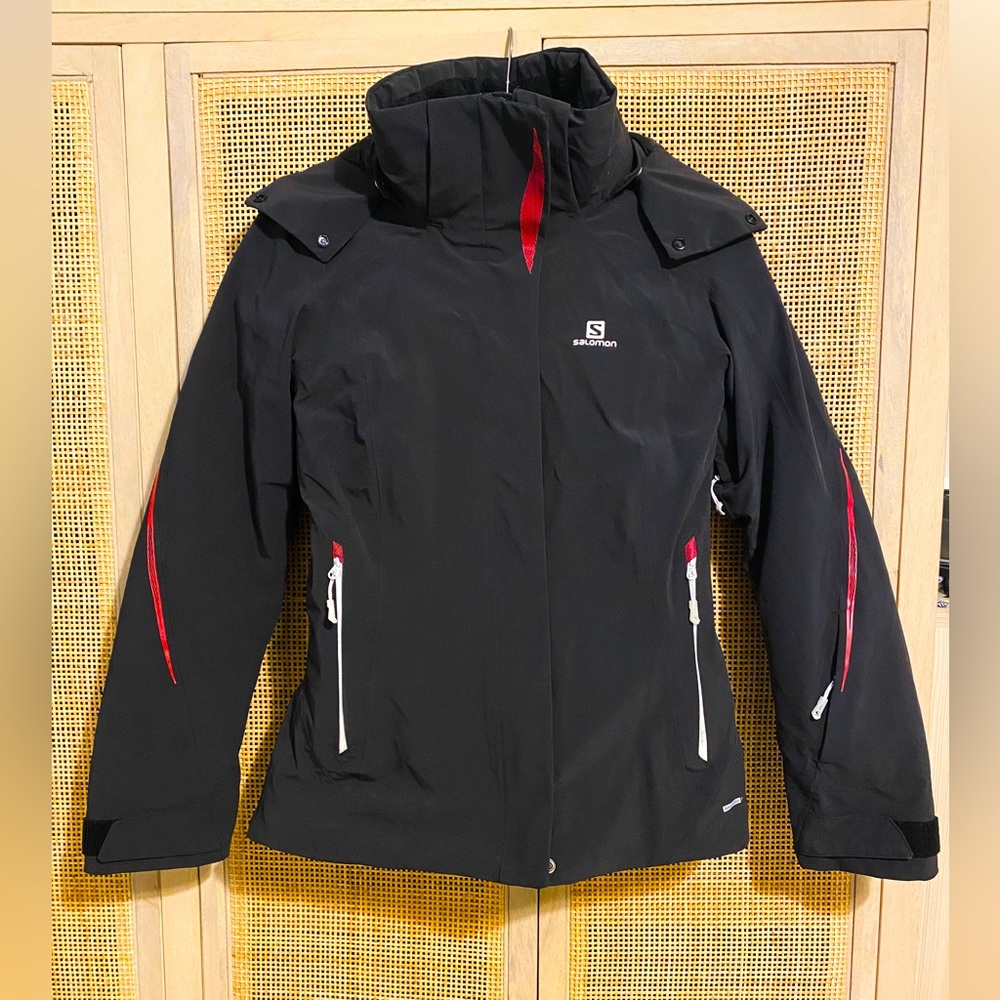 Like new Salomon women’s XS black waterproof insulated ski jacket